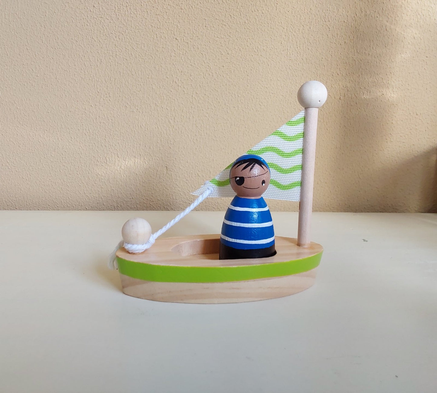 Houten Bootje met Piraat - Set Piraat & Boot - Speelset