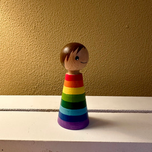 Regenboog Pegdoll - Houten poppetje in Regenboog kleuren - Kinderopvang