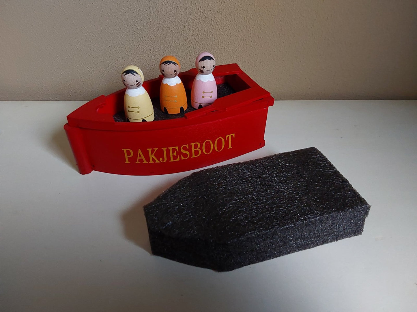 Pakjesboot - Rode Houten Pakjes Boot - Thema Sinterklaas