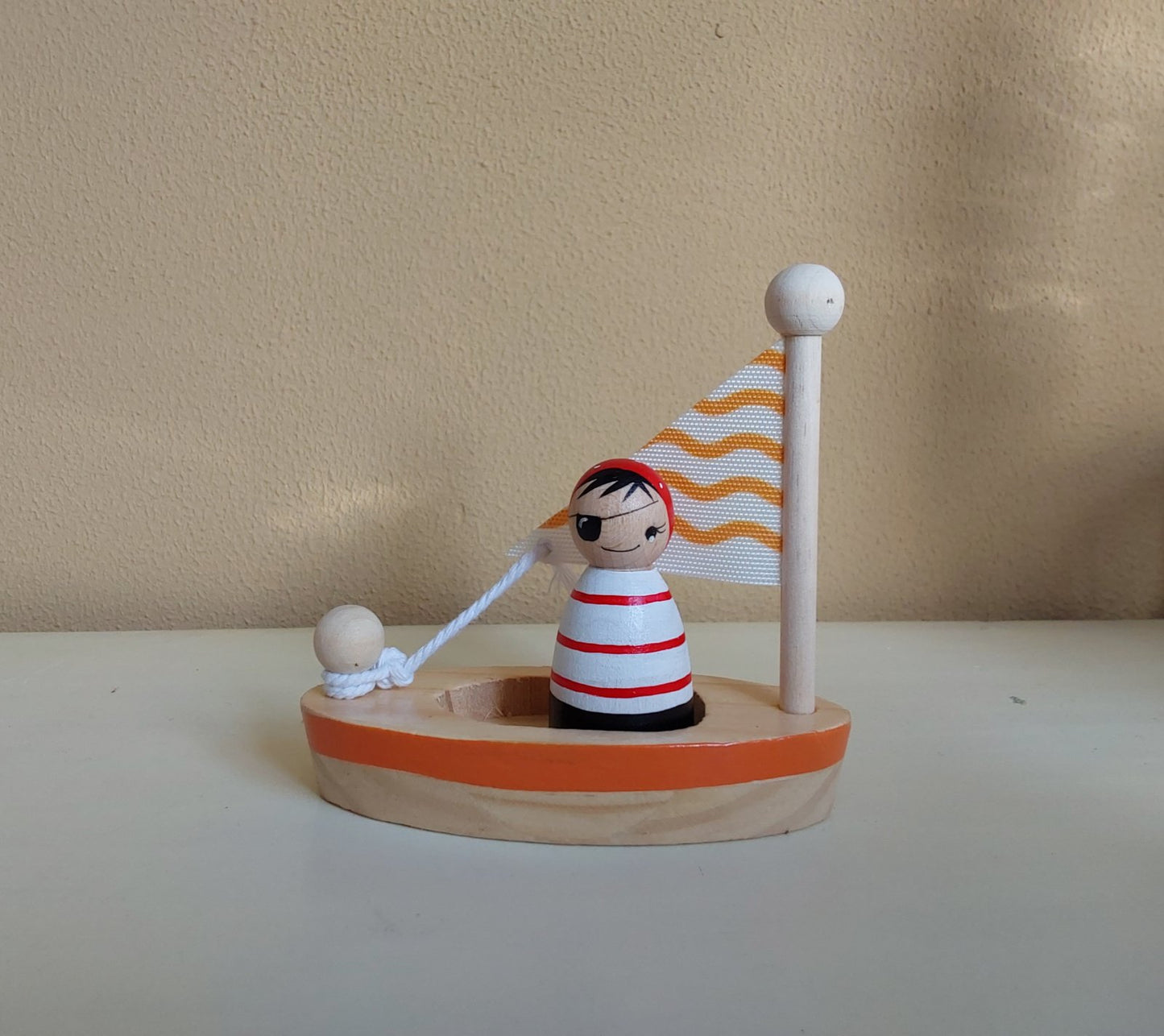 Houten Bootje met Piraat - Set Piraat & Boot - Speelset
