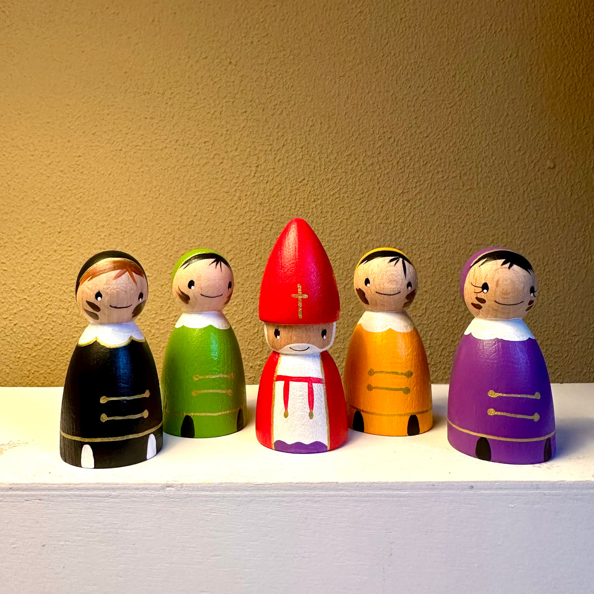 Sinterklaas Set Mini - Sint, Hoofdpiet en 3 Roetveeg Pieten - Houten Pegdolls
