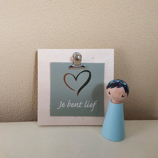 Kaartje op mini-clip met bloemen pegdoll
