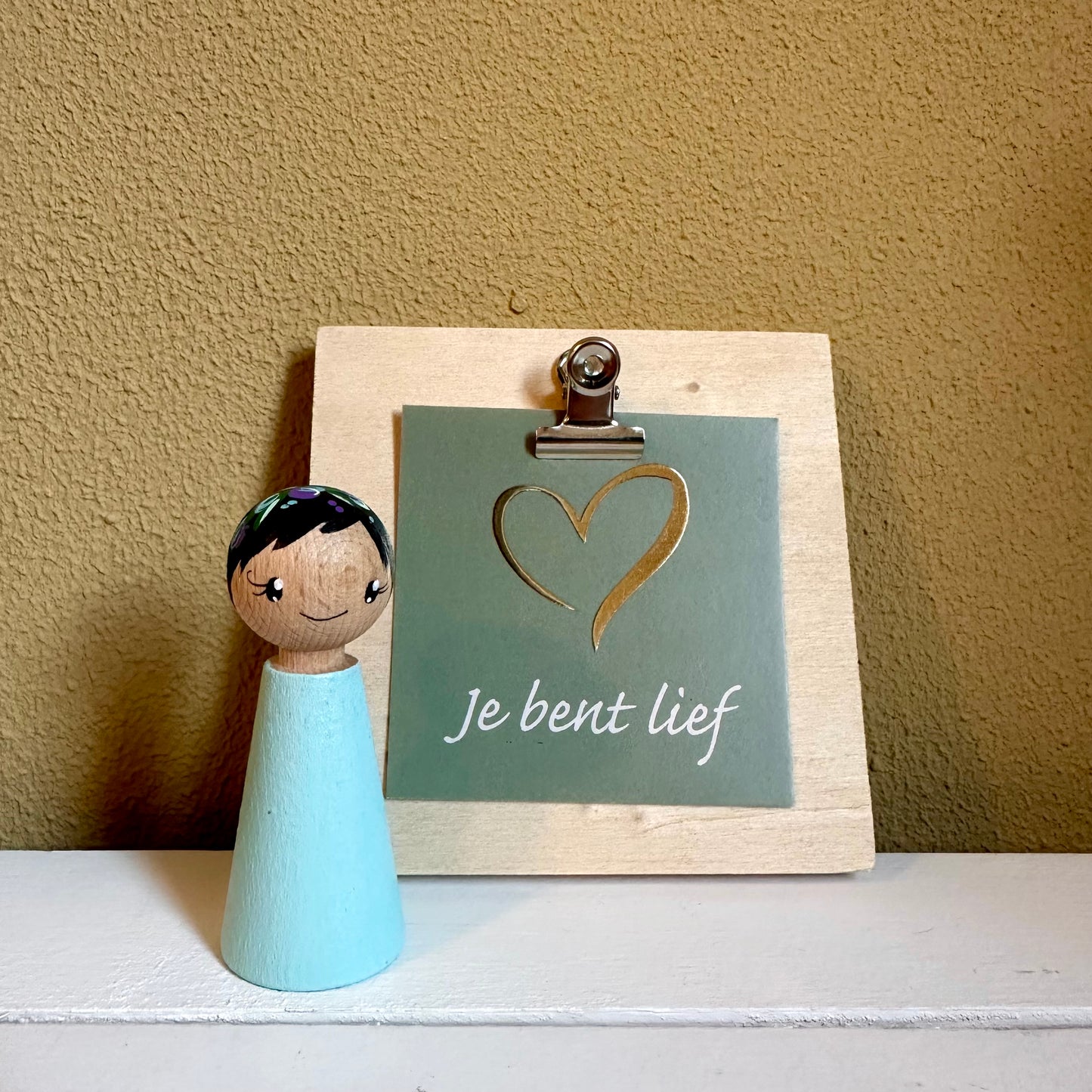 Kaartje op mini-clip met pegdoll – bloemen pegdoll