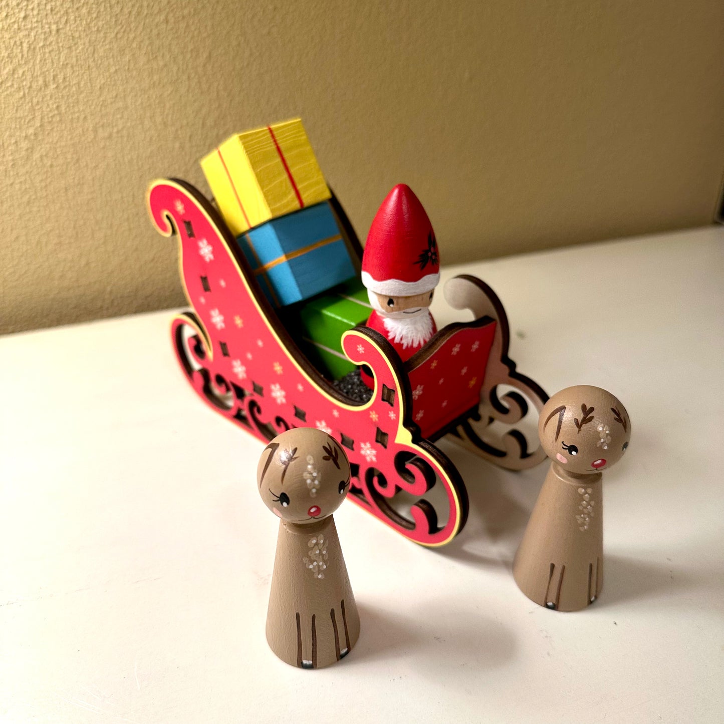 Kerstman met Slee - set van 3 pegdolls en pakjes - Thema Kerstmis